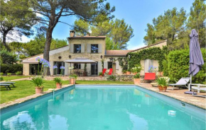 Beautiful home in Lisle sur la Sorgue with Outdoor swimming pool, Private swimming pool and 3 Bedrooms